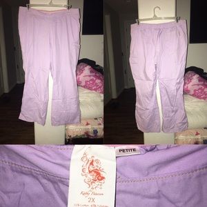 Women’s plus size medical scrubs